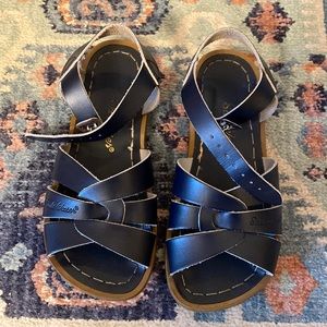 Navy size 13 Saltwater sandals